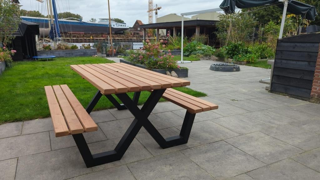 Picknicktafels hardhout 180cm x160cm. Metalen frame., Tuin en Terras, Picknicktafels, Ophalen, Nieuw, Rechthoekig, Hout