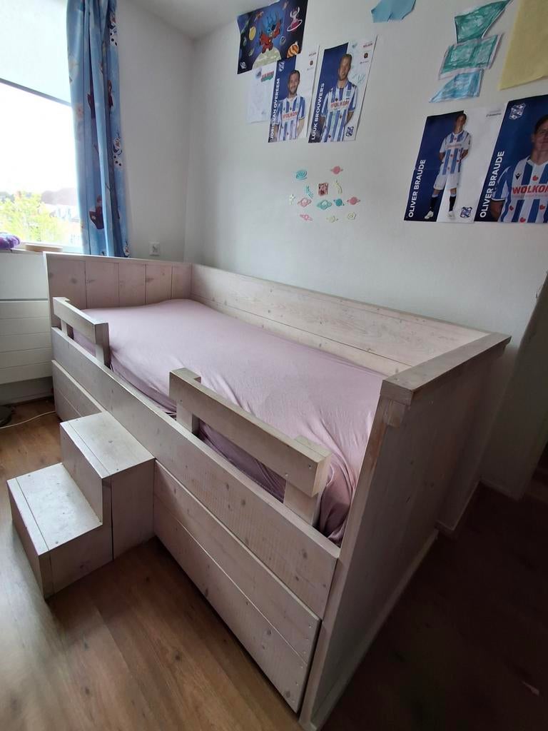 Steigerhouten bed met trapje -, Ophalen, Gebruikt, Eenpersoons, Wit