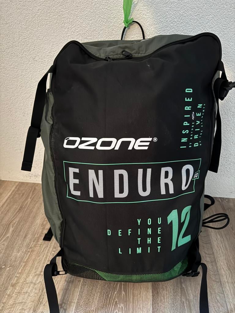 Ozone enduro V3 12m2, Watersport en Boten, Kitesurfen, Ophalen, Geen board, Zo goed als nieuw, Kite
