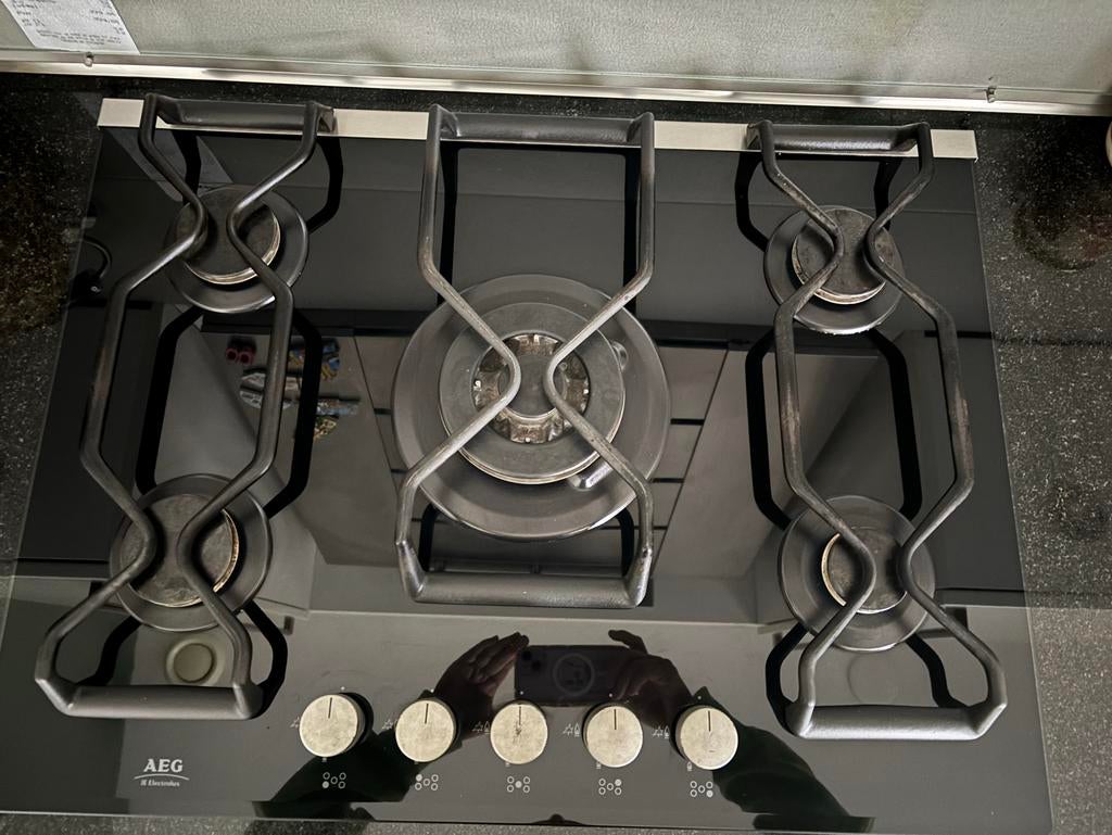 AEG Gasfornuis 5-pits met Wokbrander - Zwart Glas, Ophalen, Gebruikt, Inbouw, Gas