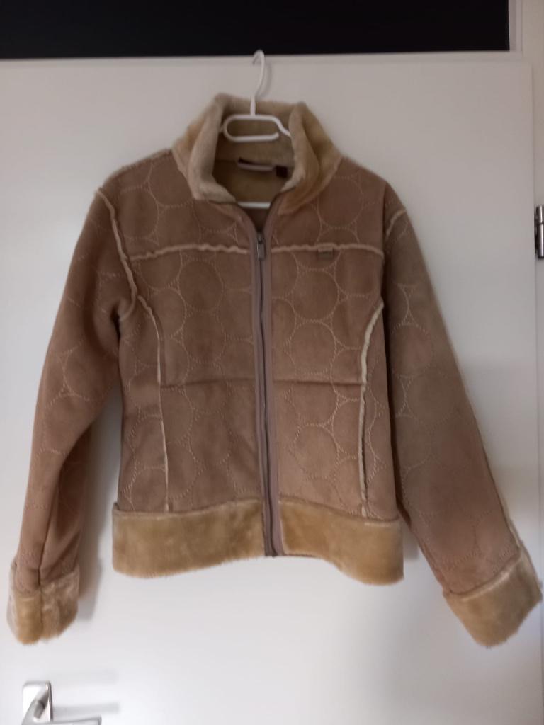 Mooie nieuwe suède look jas Protest, Bruin, Maat 42/44 (L), Nieuw, Ophalen of Verzenden