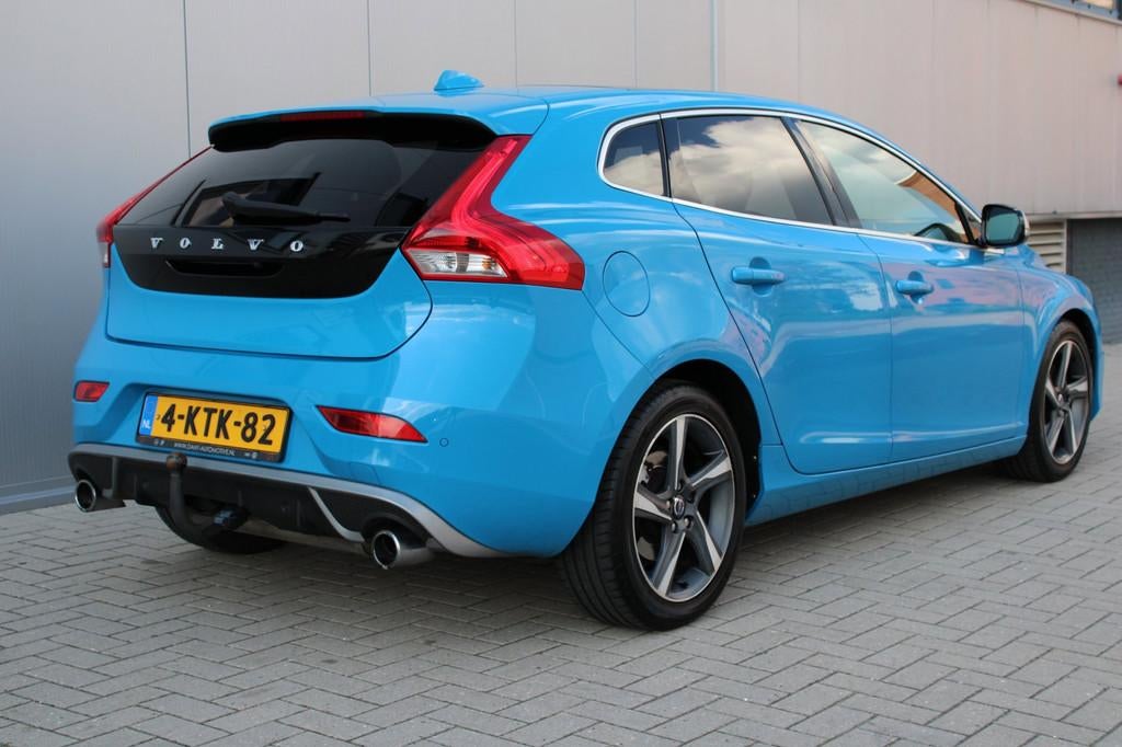 Volvo V40 1.6 D2 R-Design PANO I AUTOMAAT I CRUISE I CAMERA, Euro 5, Gebruikt, Zwart, 4 cilinders