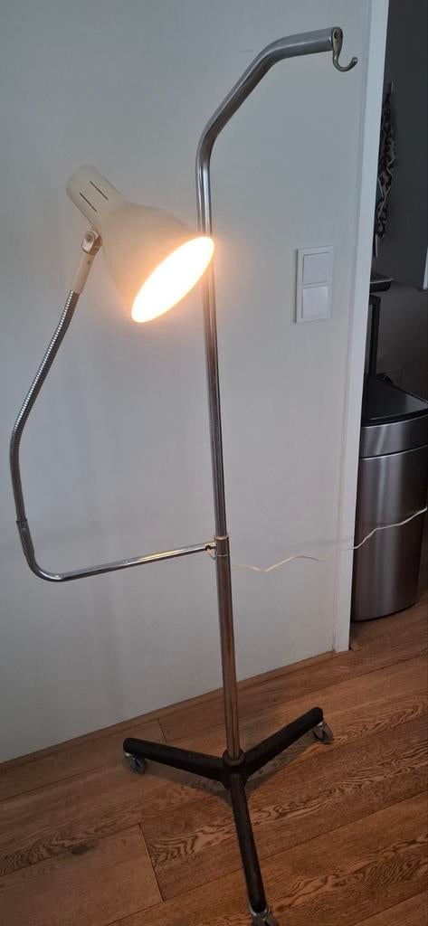 Vintage staande lamp, tandartslamp, wielen, Ophalen, Gebruikt, 150 tot 200 cm
