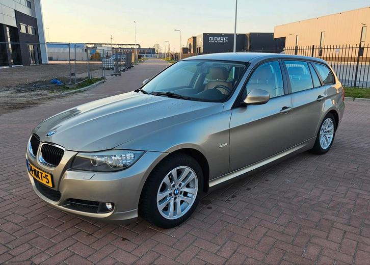 BMW 320i Touring | Leder | Trekhaak | Bi-xenon | Facelift, Auto's, BMW, Particulier, 3-Serie, ABS, Airbags, Airconditioning, Bi-Xenon koplampen