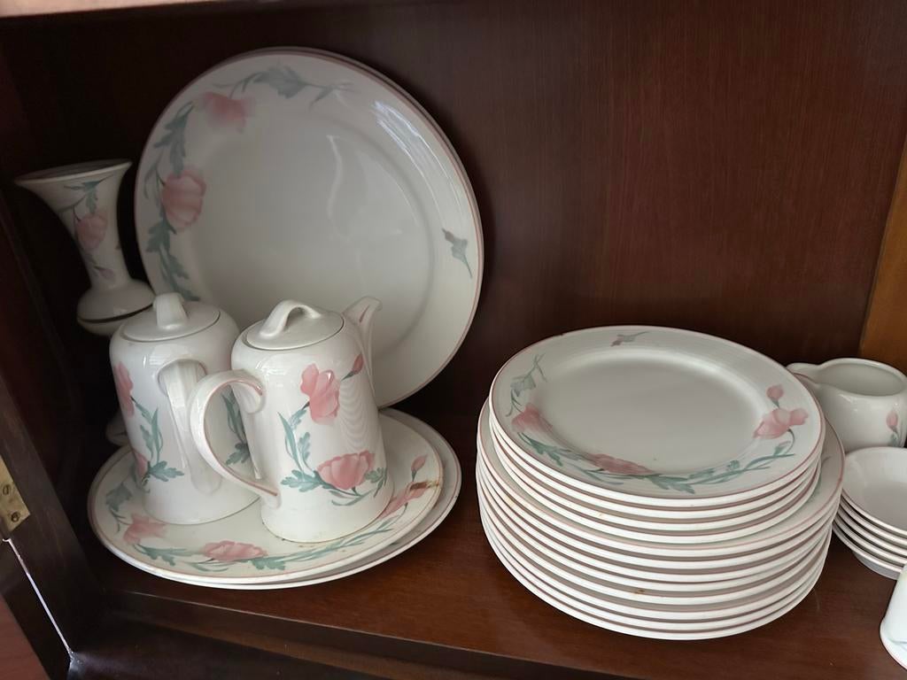 Prachtig servies: bloemen en rood-wit patroon, Ophalen, Gebruikt, Keramiek, Overige stijlen