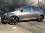 Toyota Yaris 1.5 Vvt-i 111pk 5D 2020 Grijs Y20 uitvoering, Voorwielaandrijving, Stof, 40 €/maand, Zwart