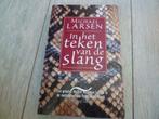In het teken van de slang - Michael Larsen, Ophalen, Zo goed als nieuw, Amerika
