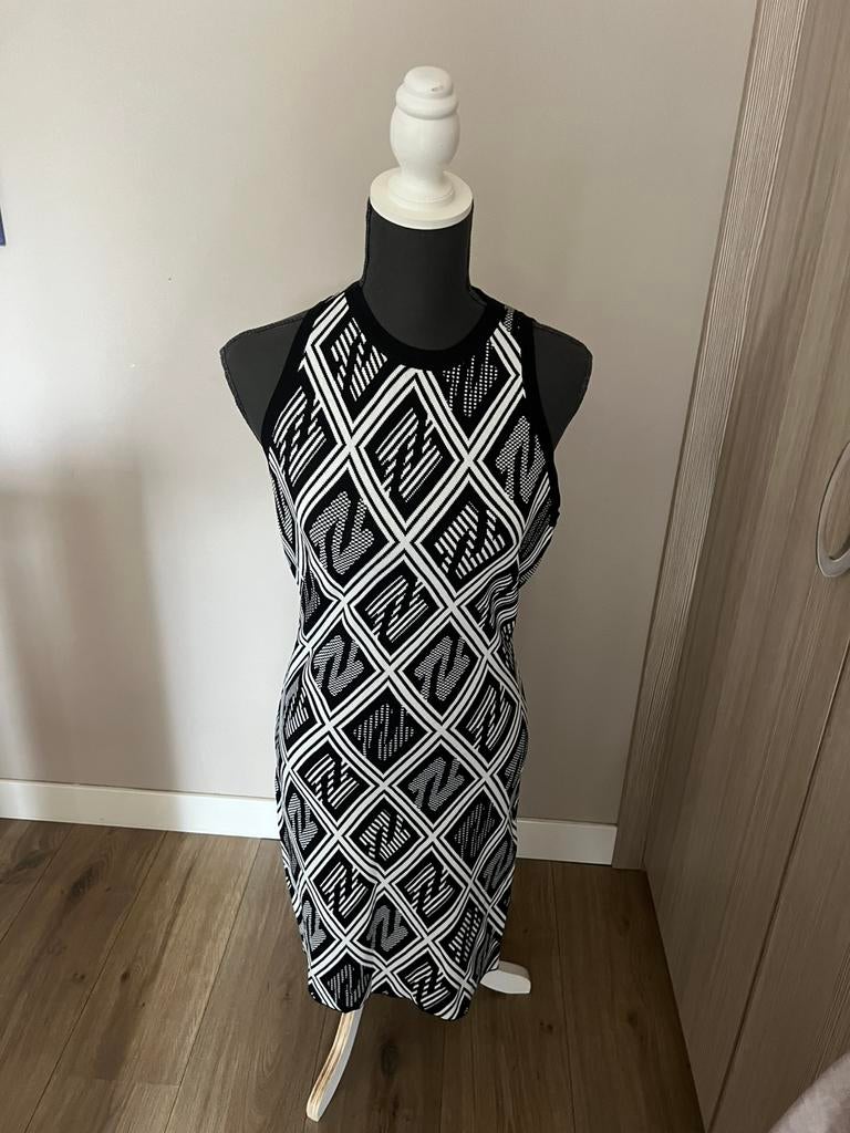 Nieuwe jurk van Nikkie maat 42, Zwart, Maat 42/44 (L), Nieuw, Ophalen of Verzenden