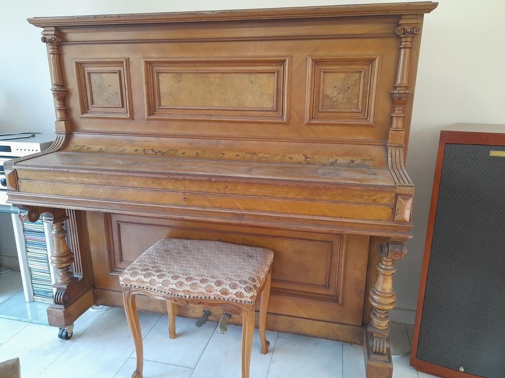 GRATIS Oude piano Urbas & Reifshauer Dresden, Muziek en Instrumenten, Piano's, Ophalen, Gebruikt, Bruin, Piano