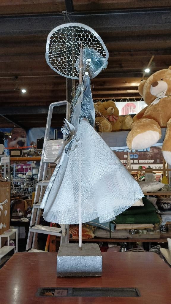 Grote loden damesfiguur op sokkel, 86 cm hoog, Art nouveau, 50 - 100 cm, Overige materialen, Beeld