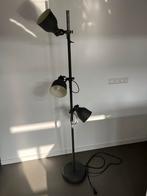 Ikea Hektar vloerlamp met 3 spots - Donkergrijs, Huis en Inrichting, Lampen | Vloerlampen, Ophalen, Zo goed als nieuw, Metaal