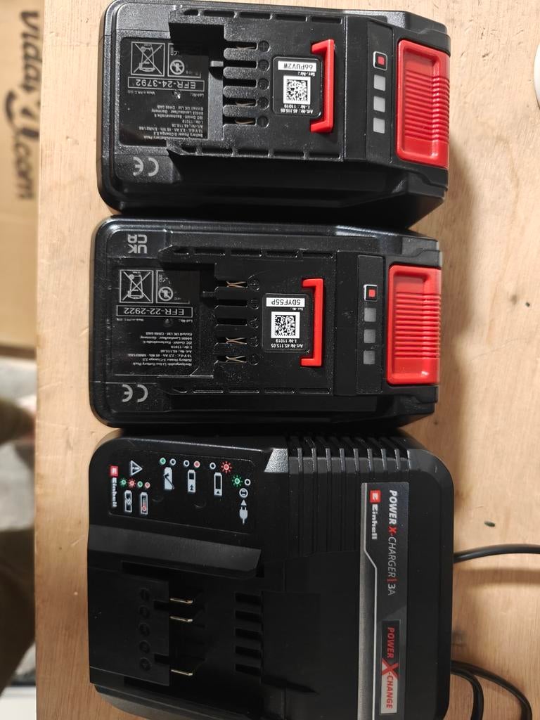 Einhell Snellader met 2 accu's - Nieuw, Ophalen of Verzenden