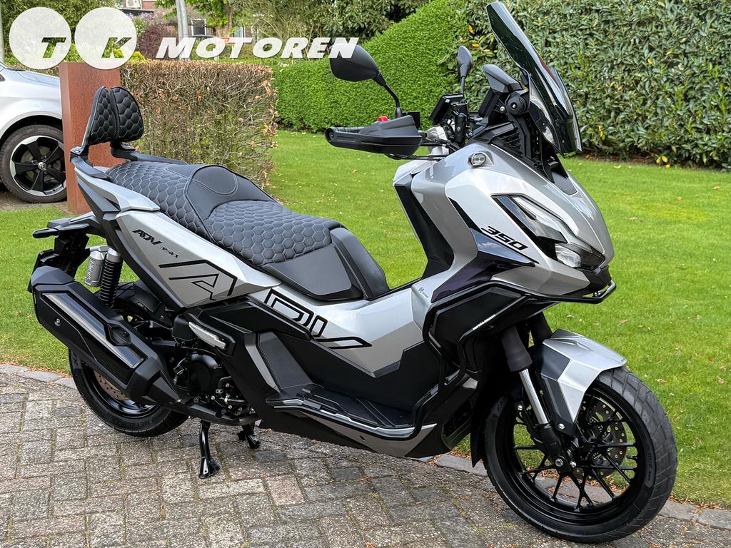 ⭐️ UNIEKE CUSTOM Honda ADV 350 TK EDITION A2 CARPLAY! Xadv, Scooter, Occasion, Bedrijf, Minimaal motorrijbewijs A2