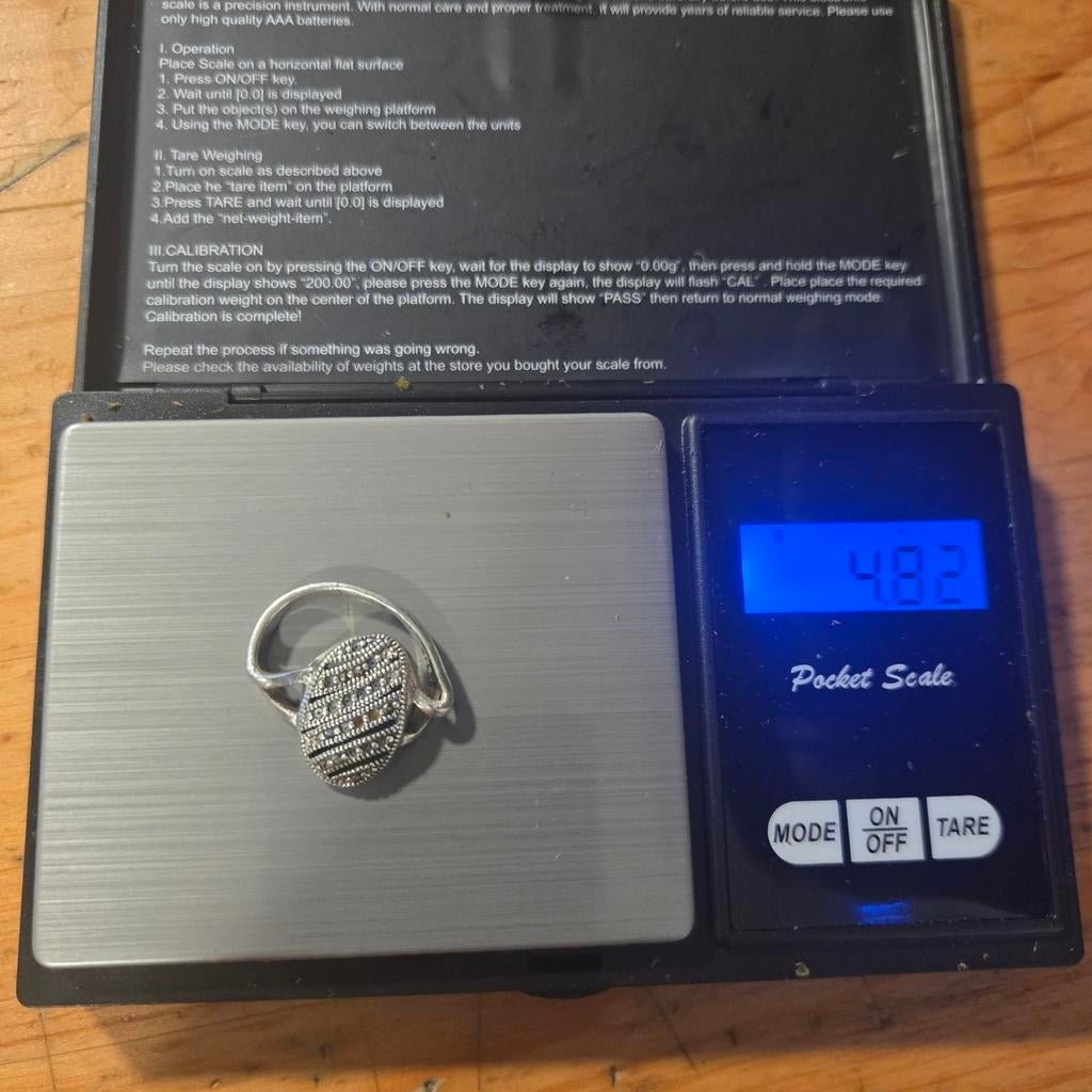Zilveren ring met markasiet en rode steentjes, Gebruikt, Ophalen of Verzenden, 17 tot 18, Met edelsteen