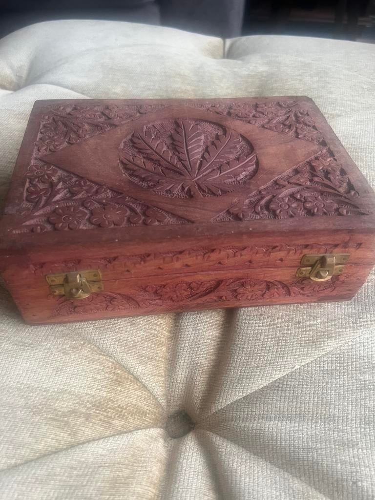 Houten Handvervaardigd Doosje met Bong ( Waterpijpje )., Ophalen of Verzenden, Zo goed als nieuw, (Water)pijp