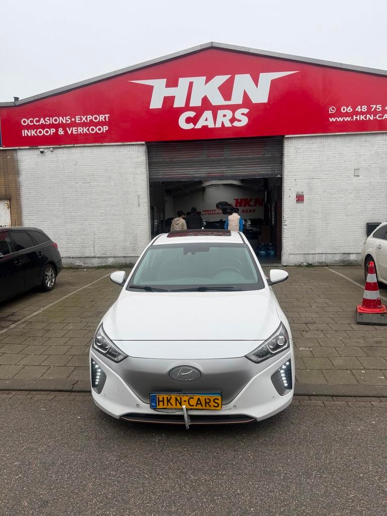 Hyundai IONIQ Premium EV bj 2018 gereseveerd !, Auto's, Hyundai, Wit, Origineel Nederlands, IONIQ, 466 min