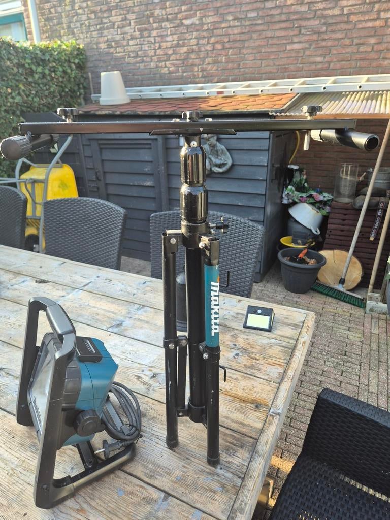 Makita bouwlamp dml805 18v met statief, Doe-het-zelf en Verbouw, Bouwverlichting, Ophalen, Zo goed als nieuw, Minder dan 50 watt