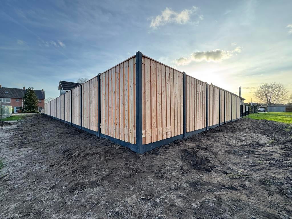 Grenen hout/beton schutting €95 p/m inclusief montage, 6 meter of meer, Ophalen of Verzenden, Hout, 1 tot 2 meter