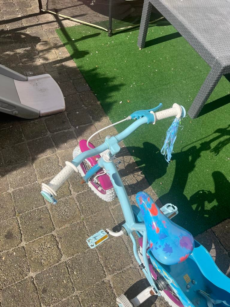 Kinderfiets 12 inch Frozen met zijwieltjes, Fietsen en Brommers, Fietsen | Kinderfietsjes, Ophalen, Terugtraprem, Zijwieltjes