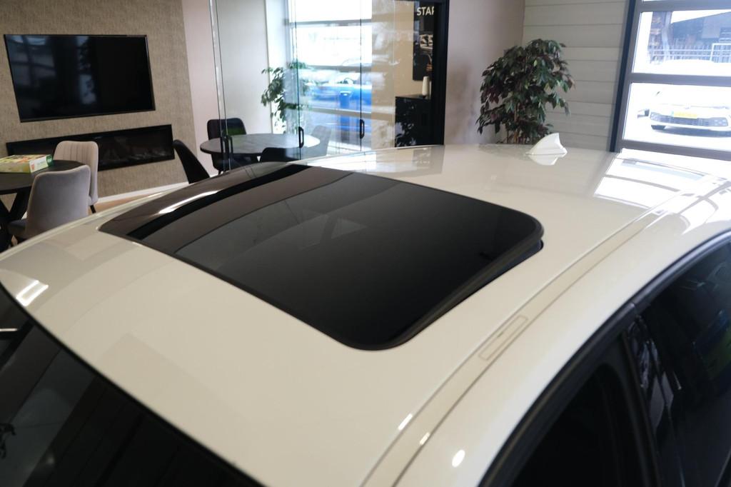 BMW 1-serie 118i M-Sport 136PK Pano Navi Cruise PDC LED Lede, Auto's, BMW, Wit, Bedrijf, 650 kg, 3 cilinders