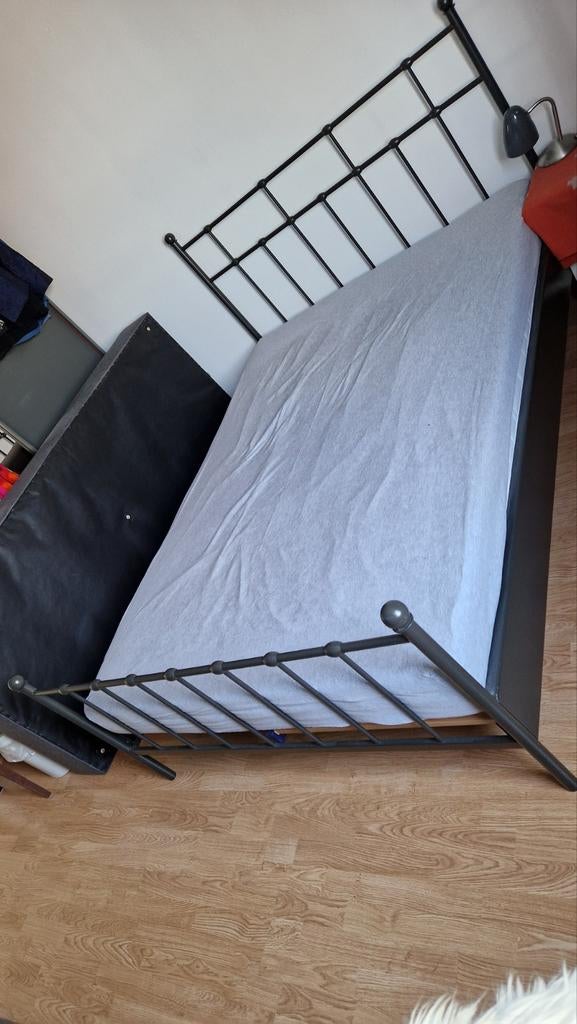Tweepersoons bed met matras 140 x 200, Ophalen of Verzenden