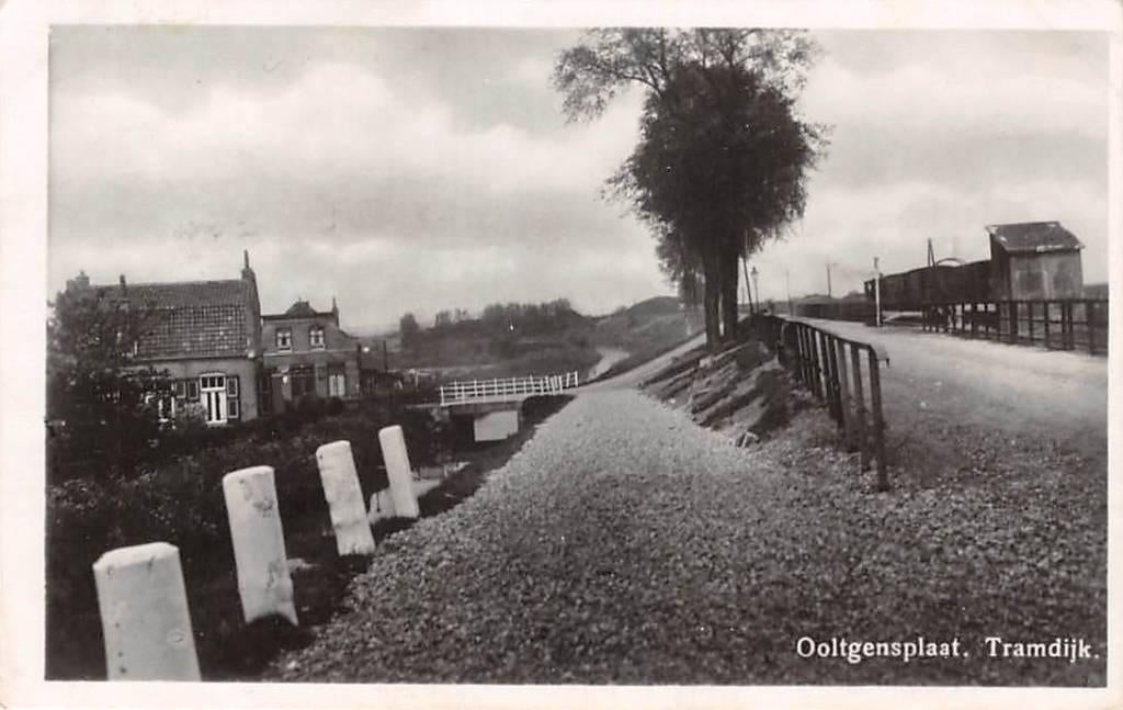 Ooltgensplaat Tramdijk met Tram Goeree-Overflakkee 1952, Verzamelen, Ansichtkaarten | Nederland, Verzenden, 1940 tot 1960, Gelopen