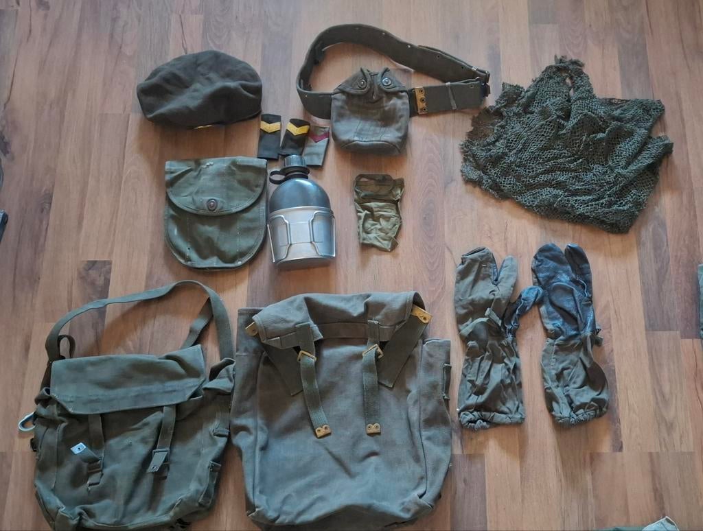 Diverse Legerspullen - Draagmaat 30 jaar, Verzamelen, Militaria | Algemeen, Landmacht, Overige typen, Overige gebieden, Ophalen