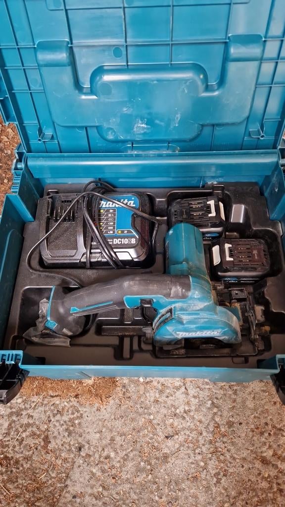 Makita 12V Cirkelzaag met 2x 4.0Ah accu's en lader, Ophalen, Minder dan 30 mm, Gebruikt, Cirkelzaag