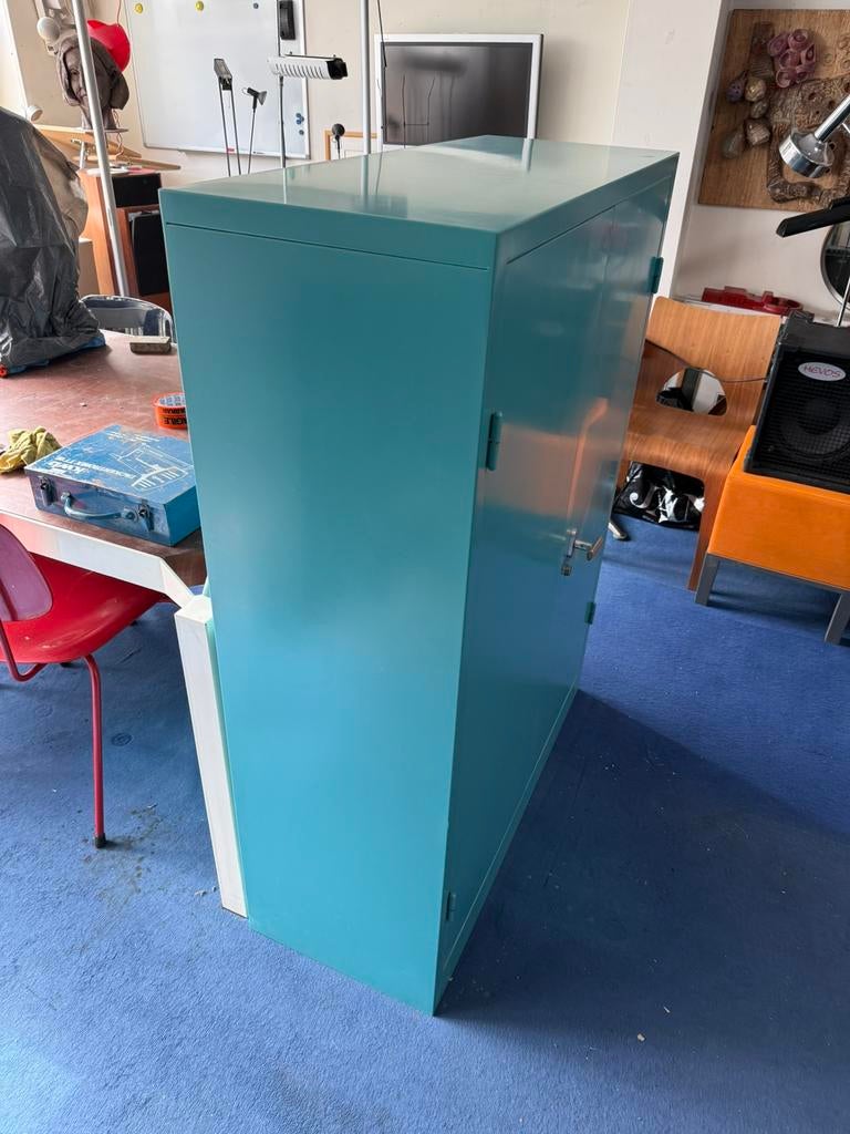 Archiefkast metaal speciale kleur. Verstelbare schappen, Huis en Inrichting, Kasten | Roldeurkasten en Archiefkasten, Zo goed als nieuw