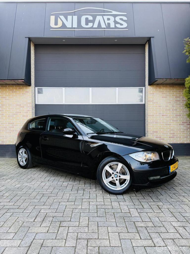 BMW 1-serie 118 High Executive|Xenon|Sport|Cruis|New Ketting, 1-Serie, Achterwielaandrijving, 4 stoelen, Zwart
