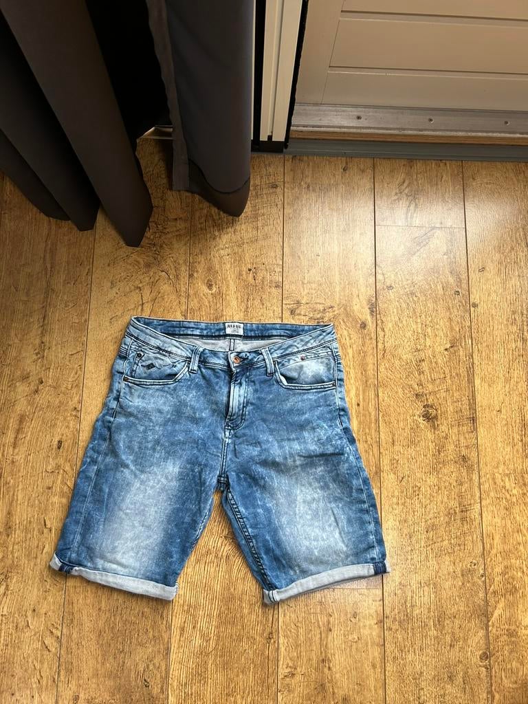 Korte spijkerbroek van Refill, maat M, Ophalen of Verzenden, Zo goed als nieuw, Blauw, W32 (confectie 46) of kleiner