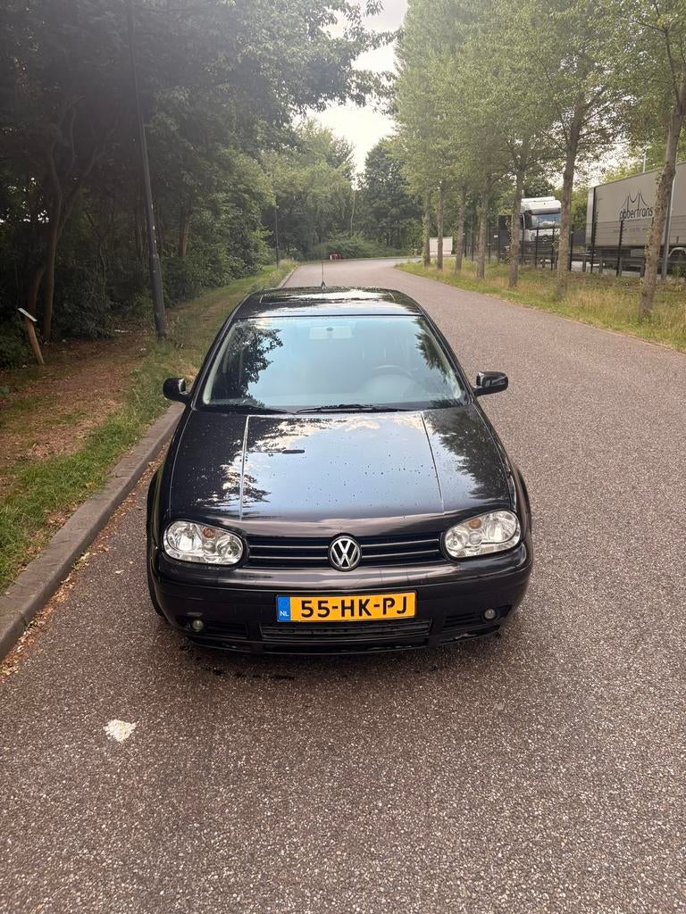 Volkswagen Golf 2.3 V5 4MOTION 2001 met Panorama dak, Auto's, 1407 kg, 700 kg, Zwart, 75 €/maand