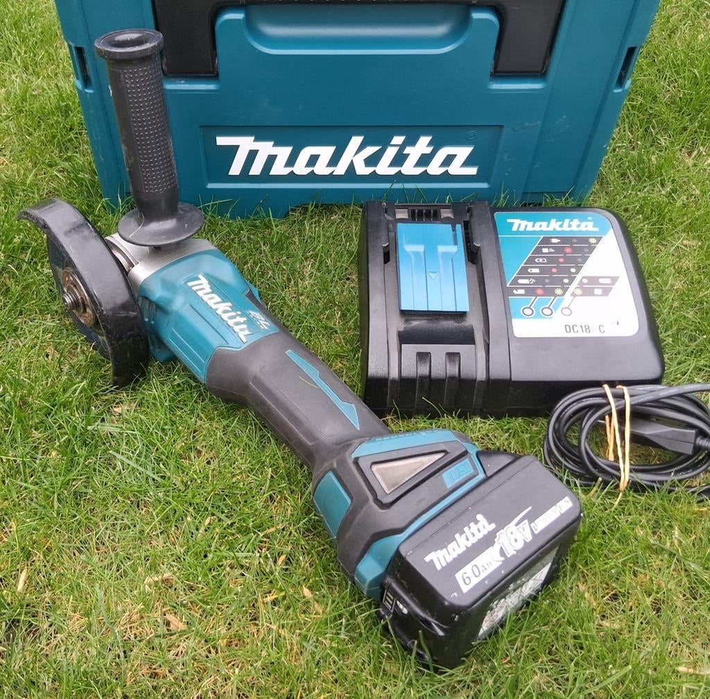 Makita DGA504 slijper set 6.0Ah + lader + koffer, Ophalen of Verzenden, 1000 watt of meer, Haakse handslijpmachine