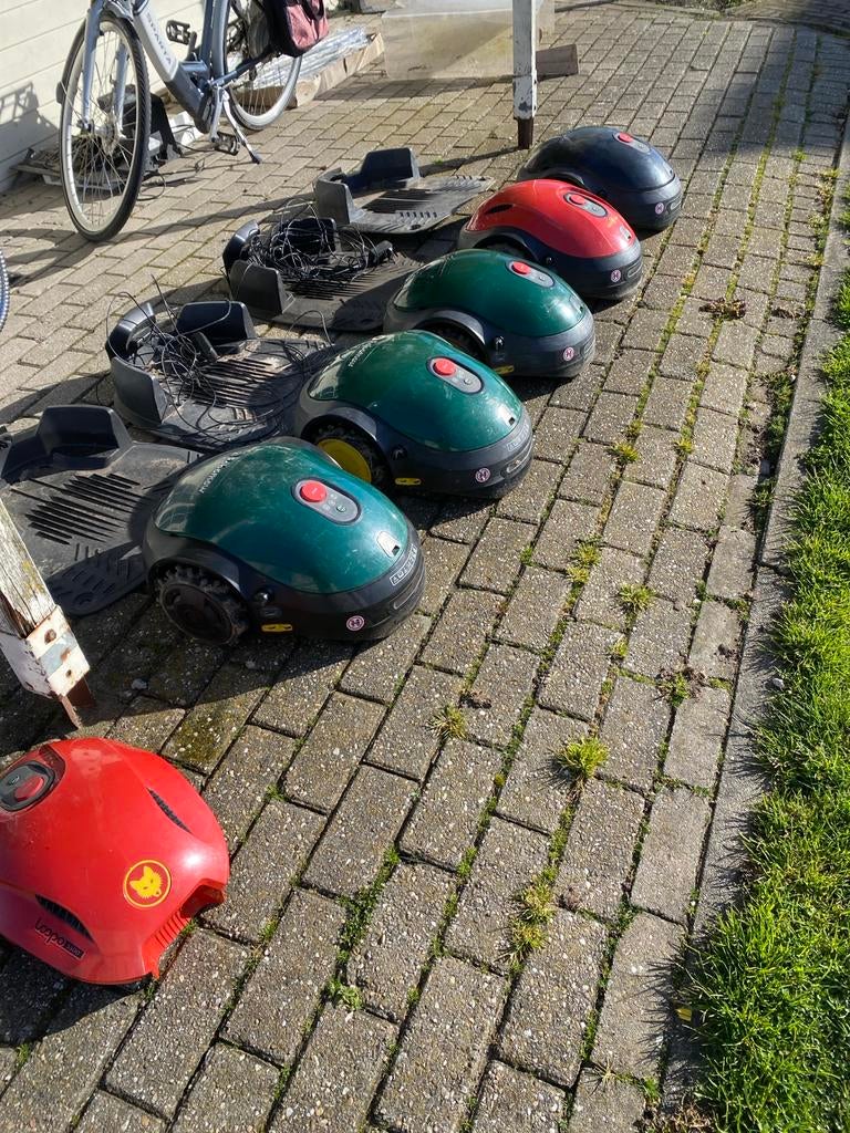Robomow RX12u en RX20PRO robotmaaiers, Ophalen, Gebruikt, Minder dan 20 cm
