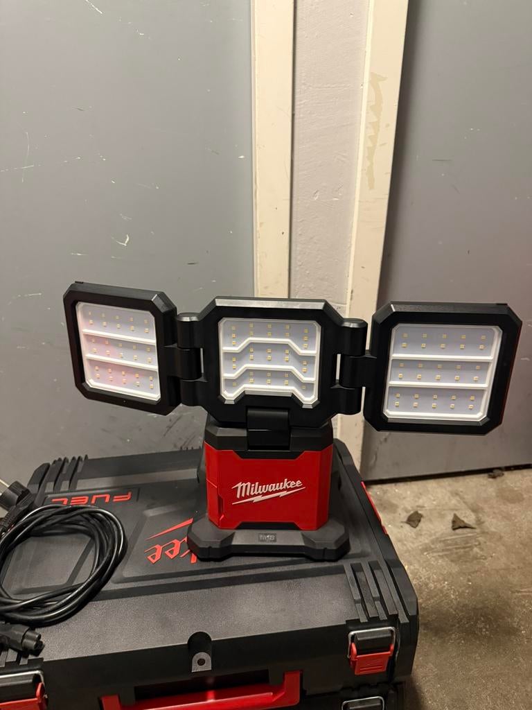 Milwaukee lamp, Ophalen, Zo goed als nieuw, Minder dan 50 watt, Lamp