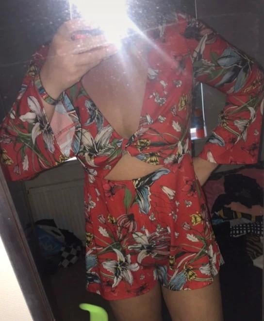 Pull & Bear Playsuit, Rood, maat M, ZGAN, Kleding | Dames, Jumpsuits, Maat 38/40 (M), Verzenden, Zo goed als nieuw, Pull & Bear