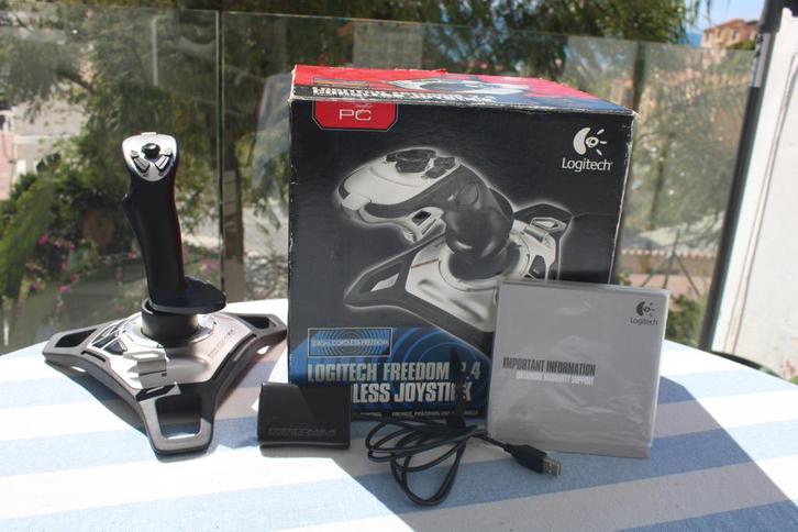 Logitech Freedom 2.4 cordless joystick – compleet in doos, Computers en Software, Joysticks, Zo goed als nieuw, Ophalen of Verzenden