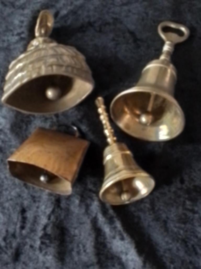 Vier oude koperen bellen, Antiek en Kunst, Antiek | Koper en Brons, Ophalen of Verzenden