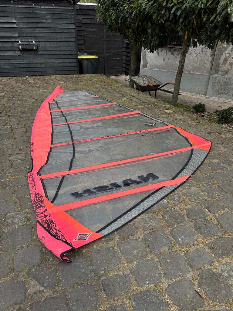 Naish windsurfzeil met draagtas, Watersport en Boten, Ophalen, Zeil, 5 tot 7 m², Gebruikt
