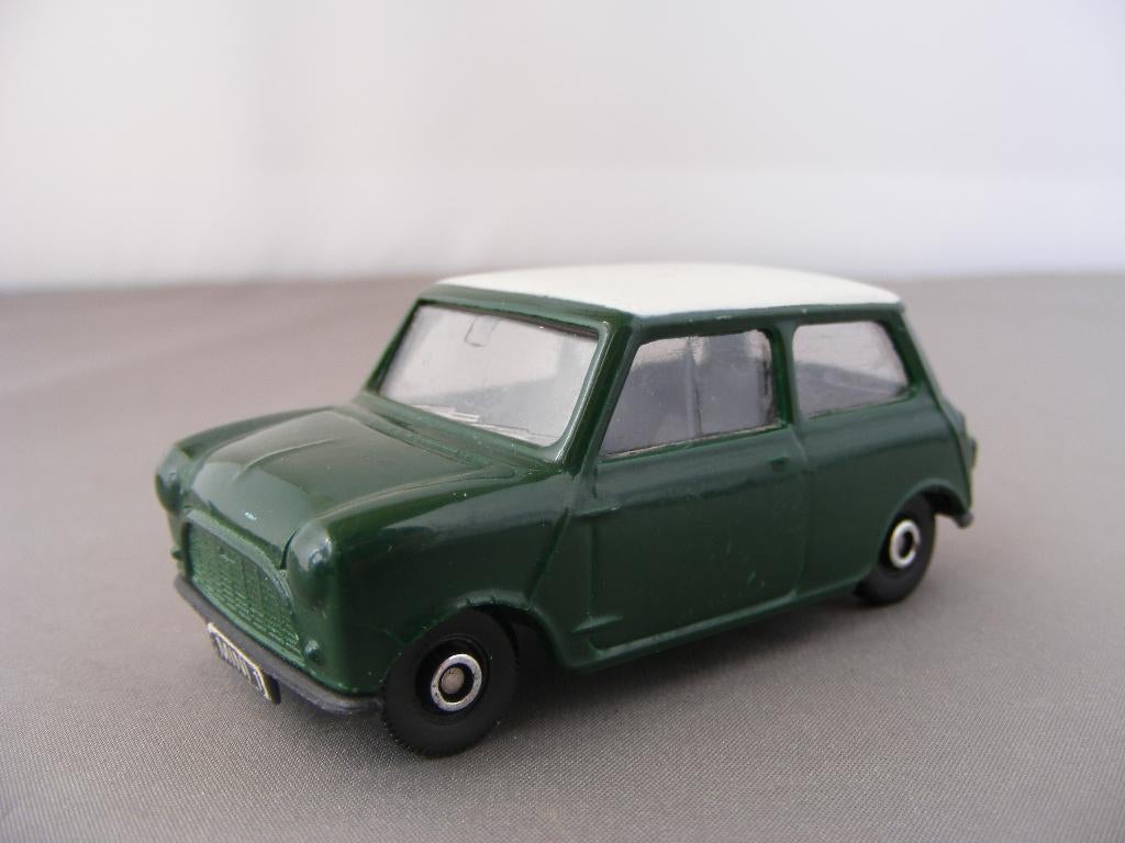Classic mini, corgi 3 inch groen/wit, Ophalen of Verzenden, Zo goed als nieuw, Auto