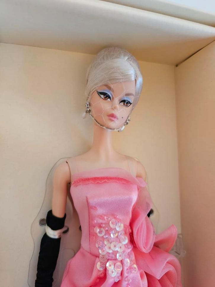 Barbie Silkstone Glam Gown 2016 NRFB, Verzamelen, Poppen, Nieuw, Ophalen of Verzenden