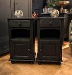 Set vintage nachtkastjes twee kleine kastjes 2 x kastje VdlM, Ophalen, Minder dan 50 cm, 1 of 2 laden, Oude slaapkamer kastjes, landelijk brocante antiek zwart