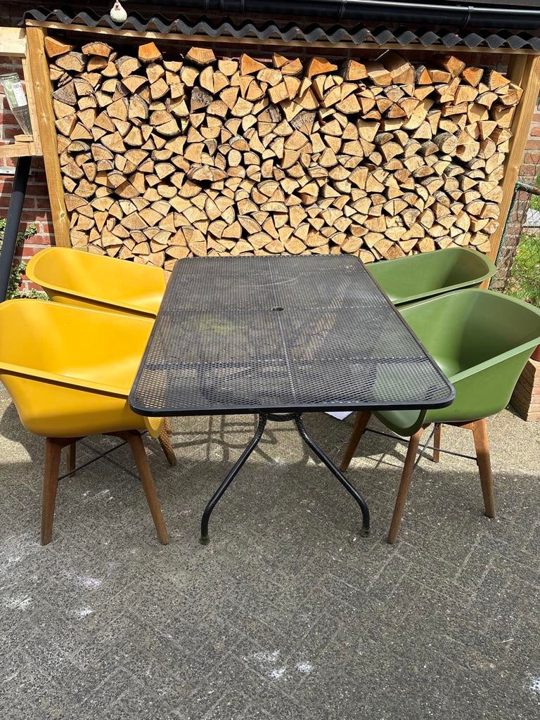 Metalen tafel met Hartman stoelen, Ophalen, Gebruikt, Rechthoekig, Metaal