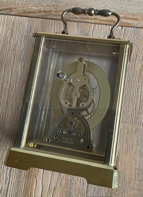 De klok is een vintage KUNDO skeleton carriage clock, Huis en Inrichting, Woonaccessoires | Klokken, Ophalen of Verzenden, Zo goed als nieuw