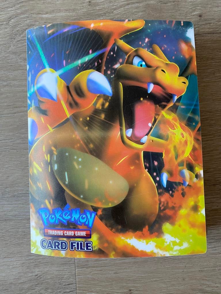 Pokemon boek met 223 Pokemon kaarten | geen speciale!, Ophalen of Verzenden, Zo goed als nieuw, Meerdere kaarten