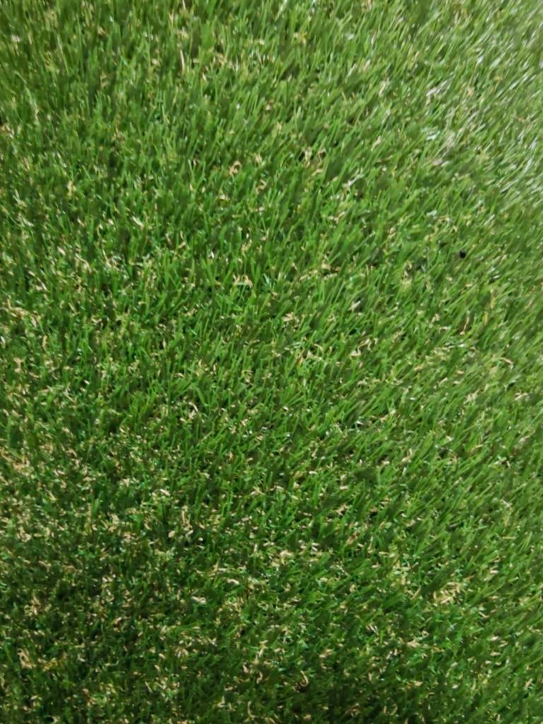Mooie volle kwaliteit kunstgras 3.90 x 4.00