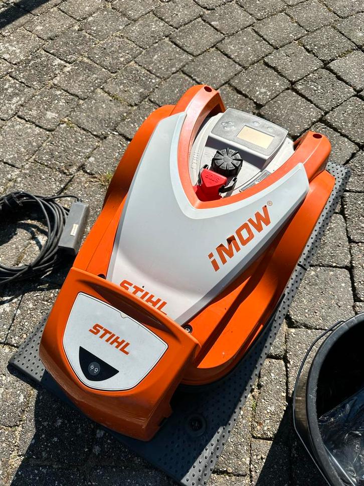 Stihl RMI 422 iMow robotmaaier (excl. perimeterdraad), Tuin en Terras, Robotmaaiers, Gebruikt, 20 tot 25 cm, Met regensensor, Ophalen