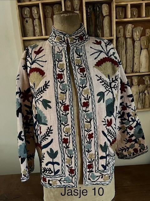 Superleuke jasjes voor het voorjaar, hand geborduurd, jas, Kleding | Dames, Maat 38/40 (M), Beige, Nieuw, Ophalen of Verzenden