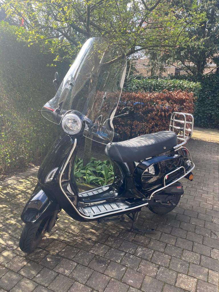 Senzo Rivalux Special scooter 2 jaar oud, Gebruikt, Benzine, Ophalen, Overige merken