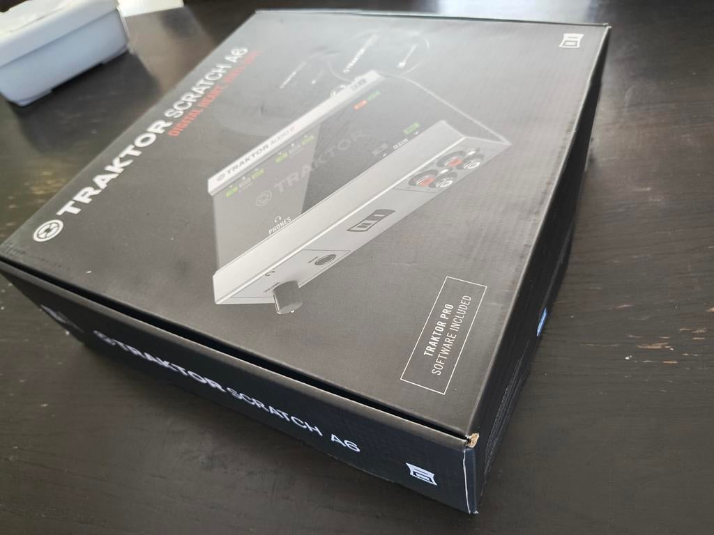 Traktor Scratch A6 in nieuwstaat met Pro software, Ophalen of Verzenden, Zo goed als nieuw, Dj-set, Overige merken